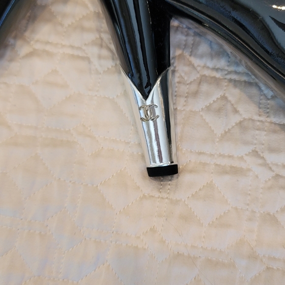 Like New CHANEL Black Heels - Picture 9 of 16